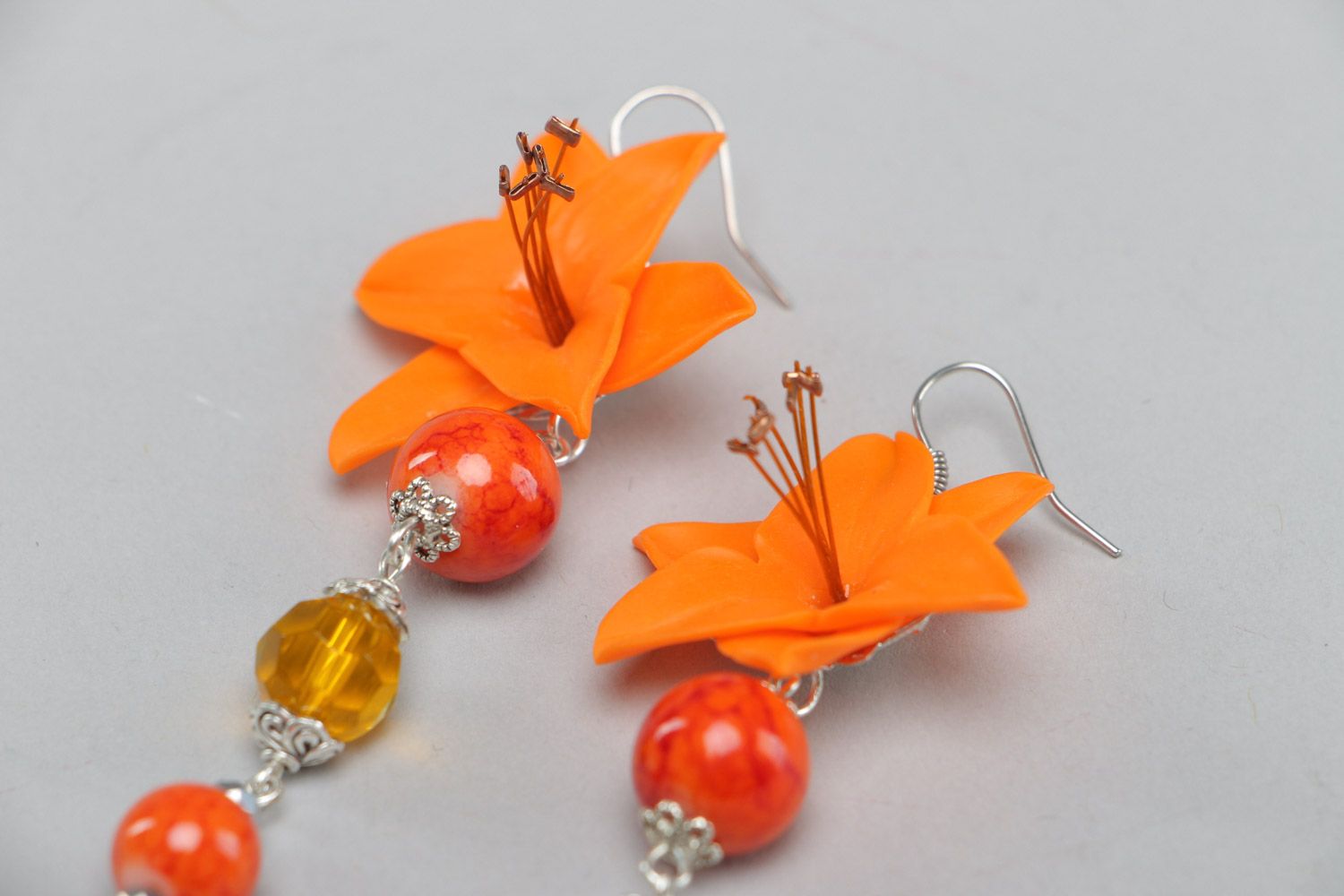 Orange handmade schöne Blumen Ohrringe aus Polymerton festlich lang Geschenk foto 3
