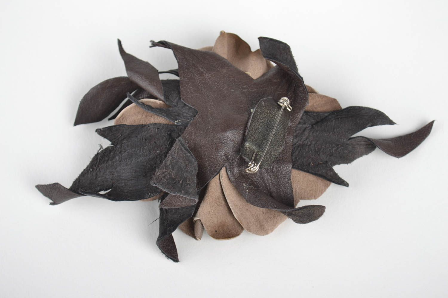 Handmade Blume Brosche Geschenk für Frauen Schmuck aus Leder braun schwarz foto 3
