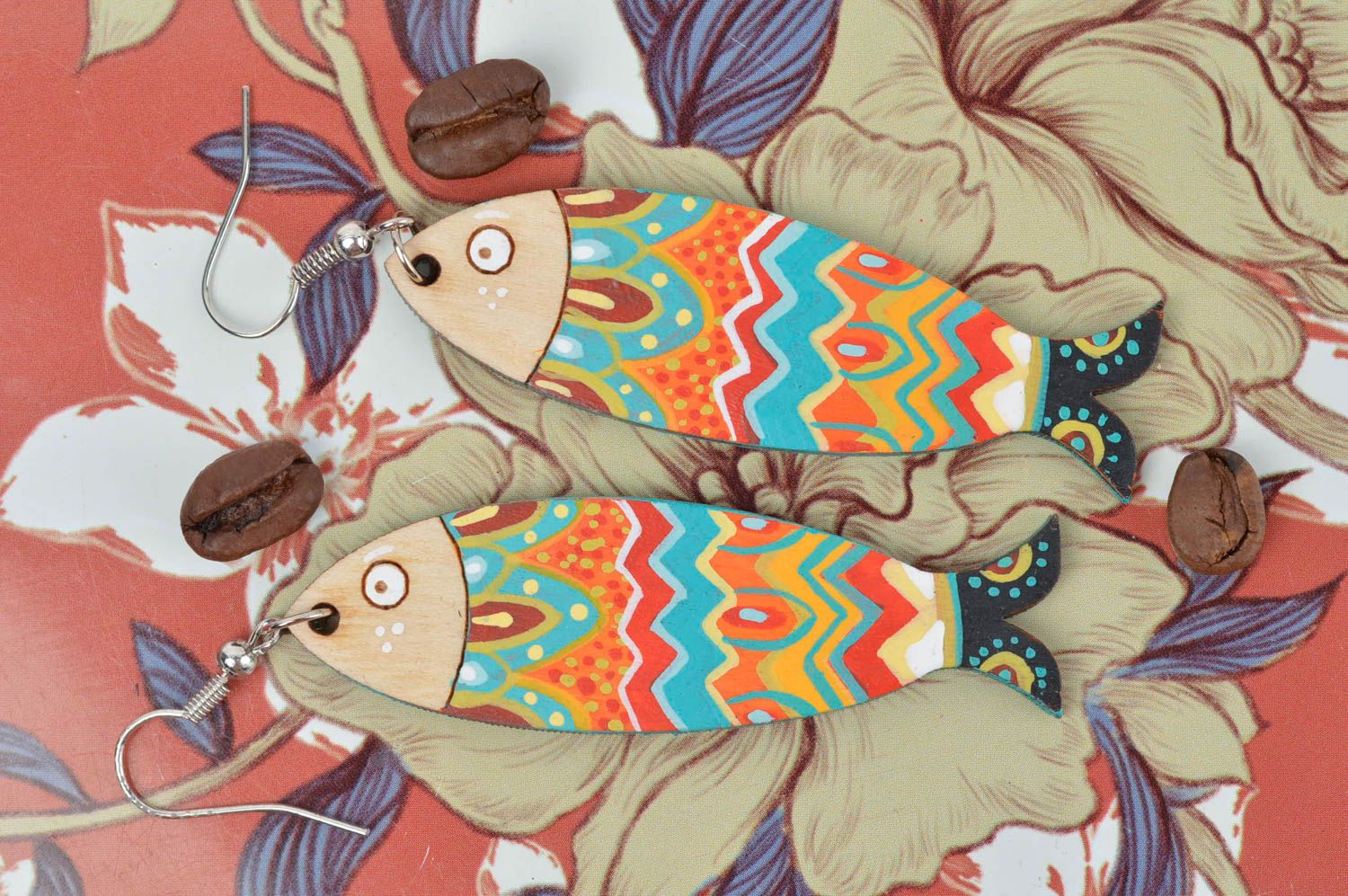 Boucles d'oreilles poisson Bijou fait main multicolores en bois Cadeau femme photo 1