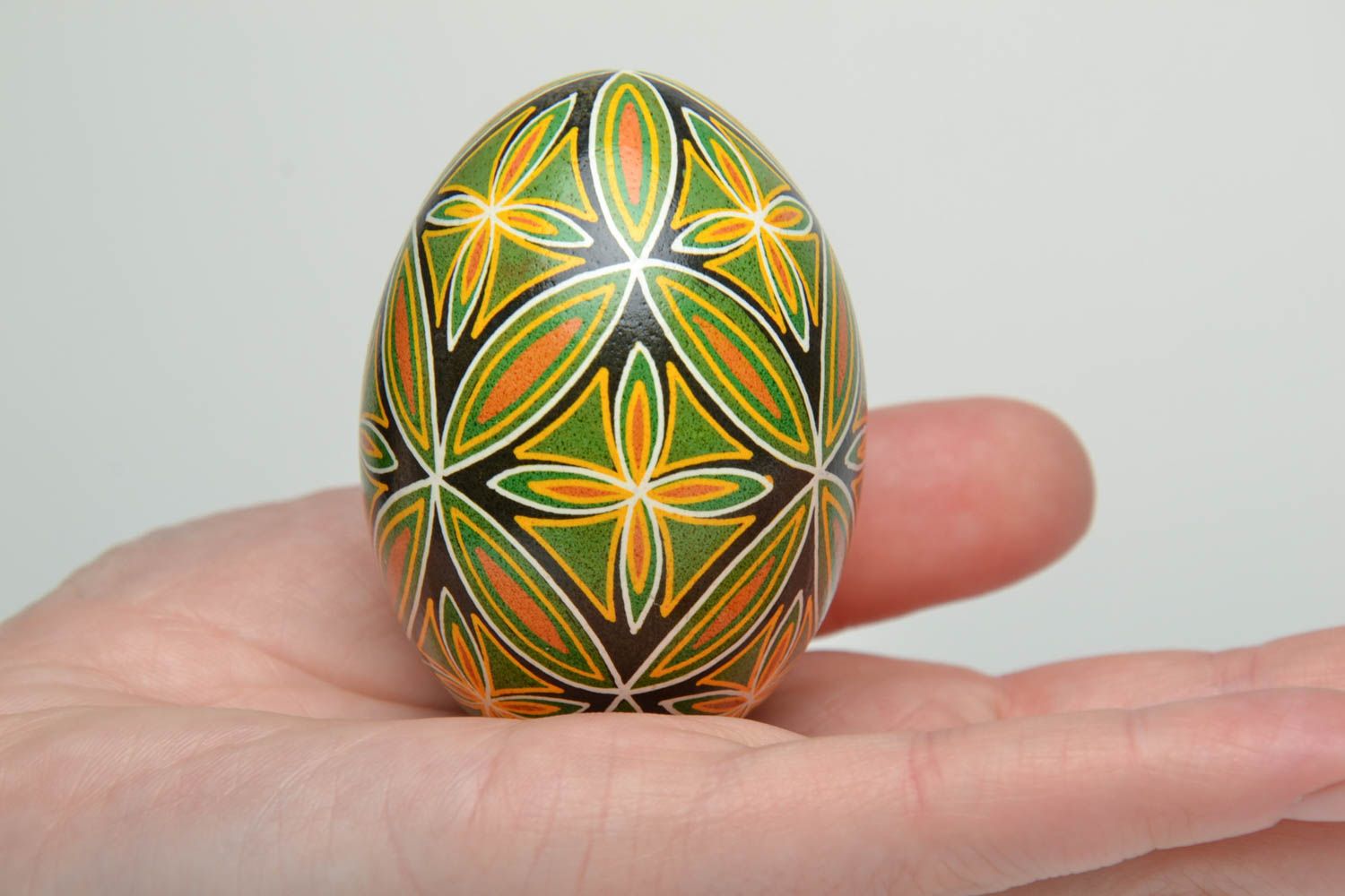 Huevo de Pascua pintado con tintes anilinas foto 5