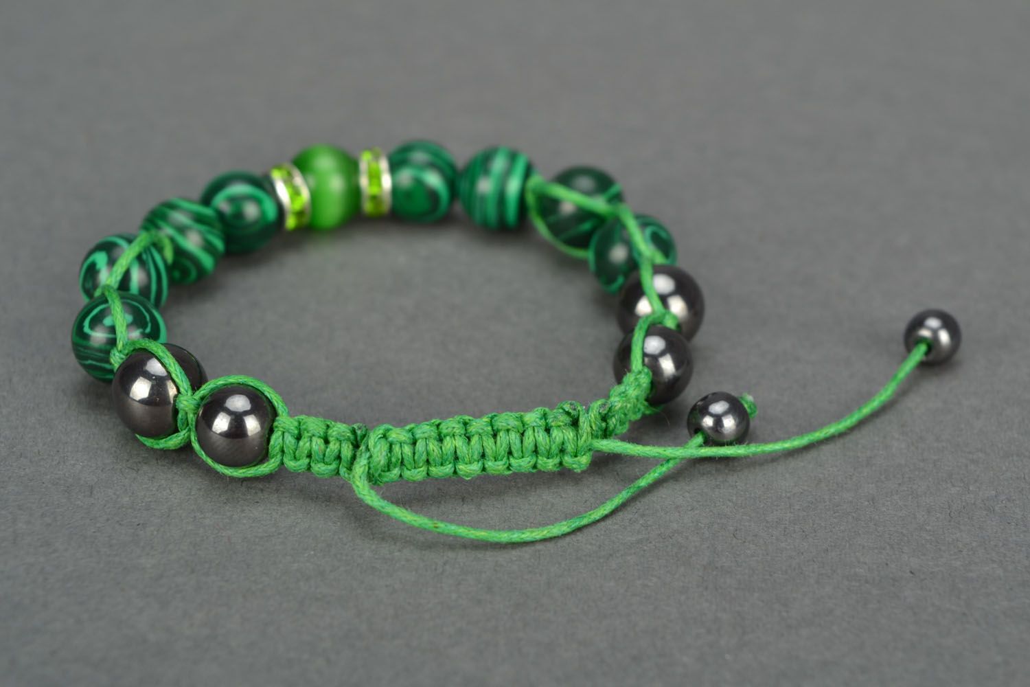 Green beaded bracelet photo 4