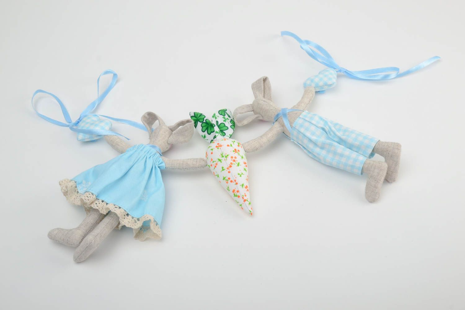 Künstlerische handgefertigte Girlande aus Stoff Spielzeugen für Kinderzimmer foto 4
