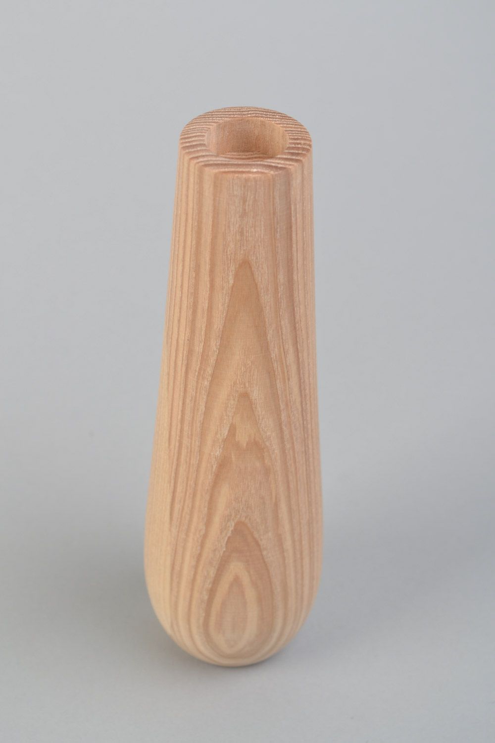 Candelero artesanal de madera de arce para una vela fino de tamaño medio  foto 4