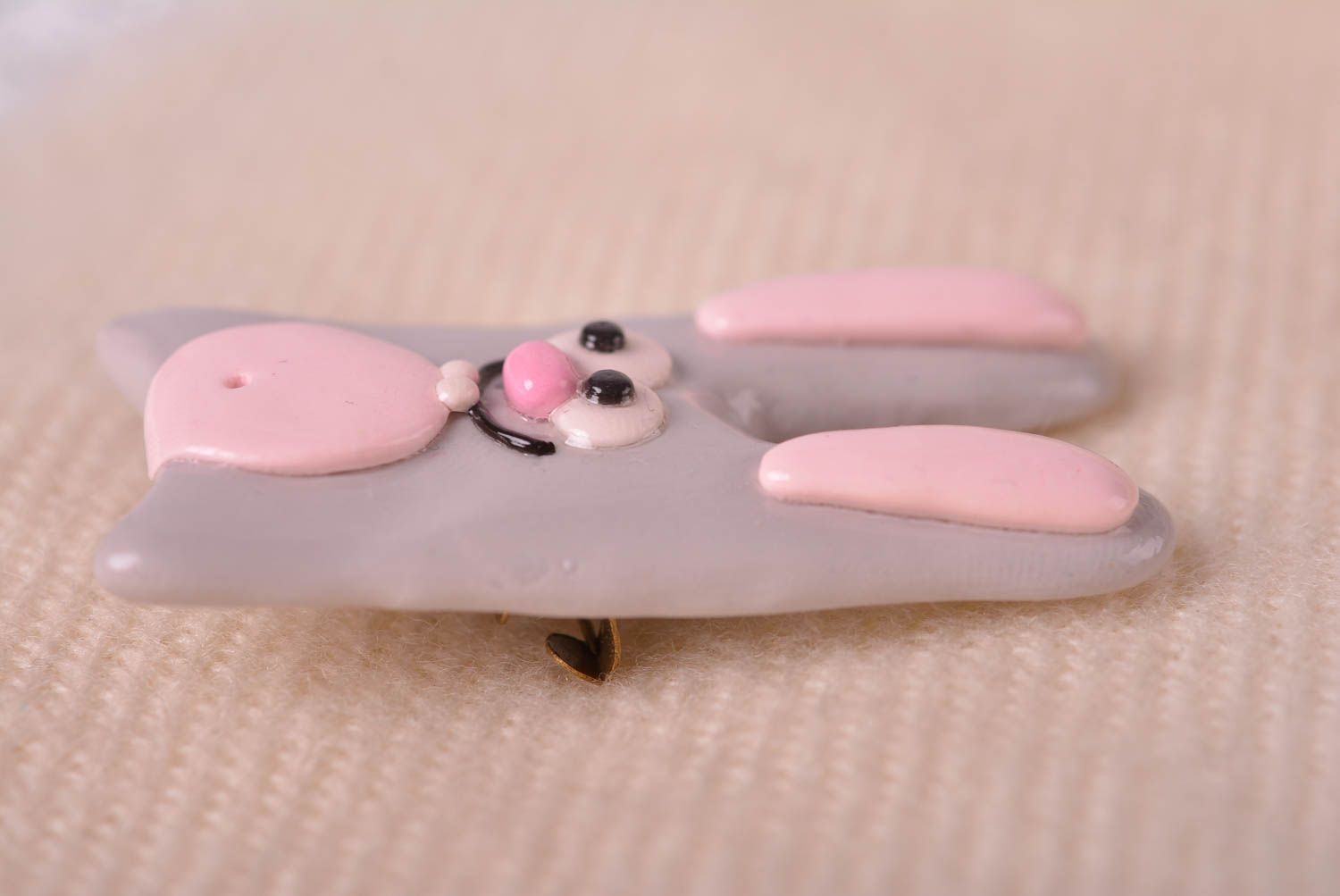 Broche lapin Bijou fait main Accessoire original pour femme en pâte polymère photo 3