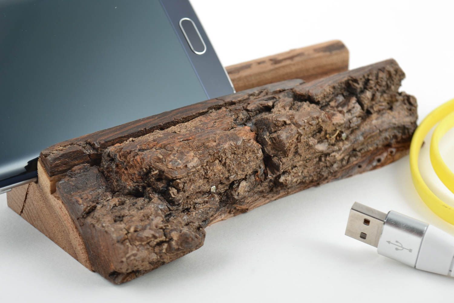 Porte-tablette et téléphone en bois fait main verni écologique original photo 1