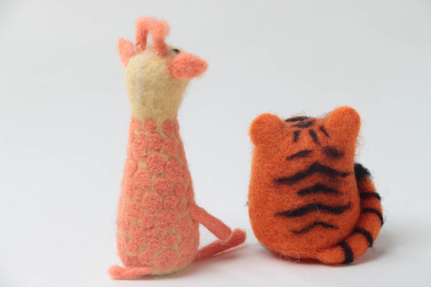 Set de juguetes de lana jirafa y tigre en técnica de fieltro seco artesanales  foto 3