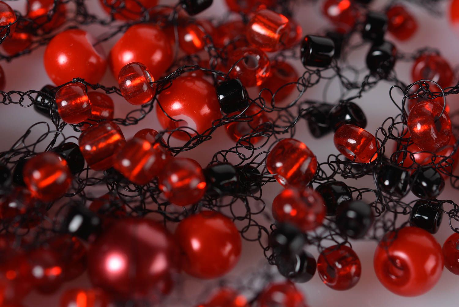 Collier en perle de rocaille Bijou fait main rouge et noir original Cadeau femme photo 2