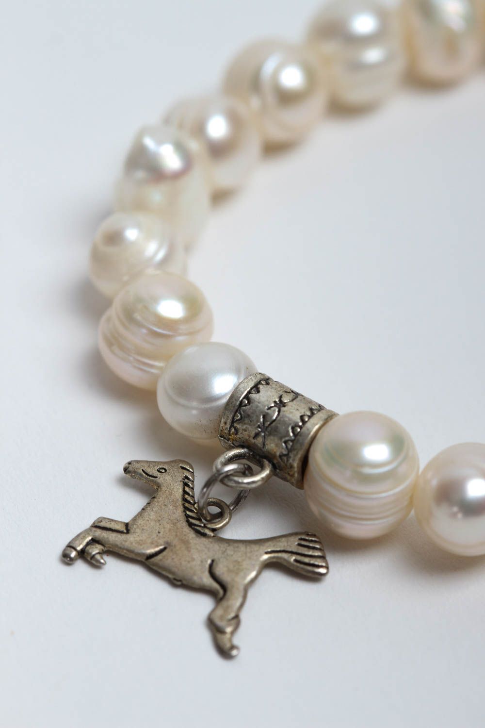 Pulsera de perlas blancas artesanal regalo original accesorio para mujer foto 3