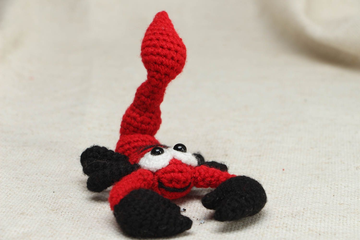 Jouet mou tricoté au crochet scorpion photo 2