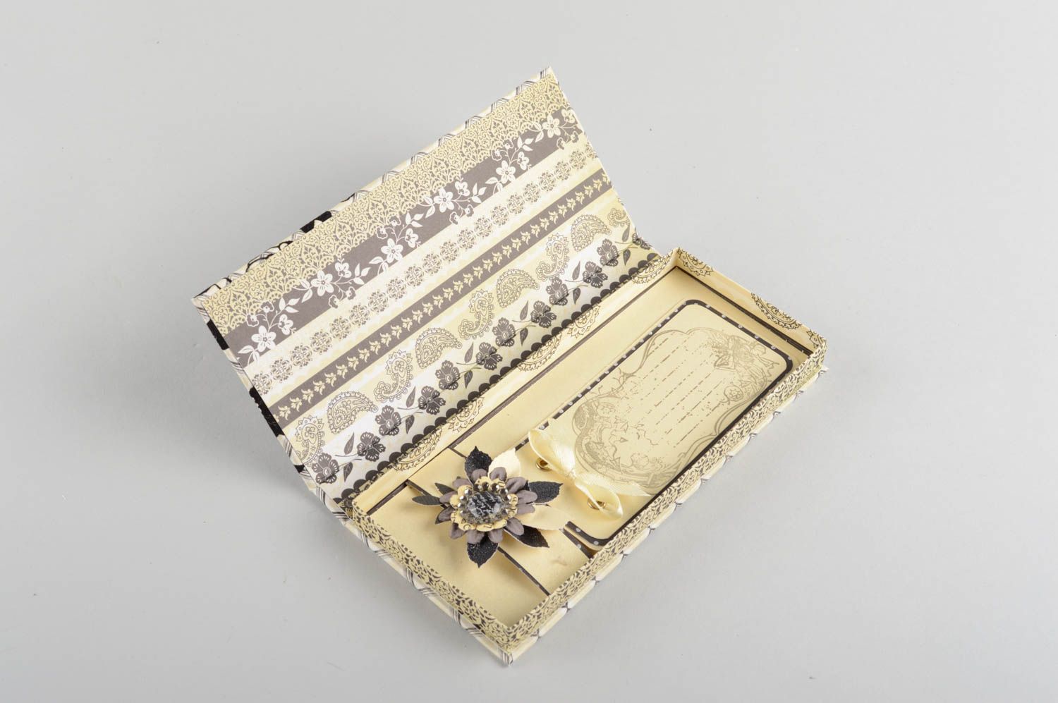 Schachtel für Geld zur Hochzeit aus Scrapbooking Papier handmade schwarz weiß foto 3