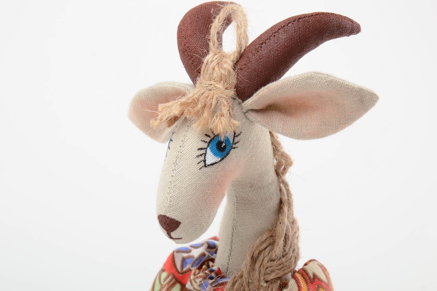 Jouet mou fait main Chèvre en lin et toile de coton décoratif original fait main photo 3