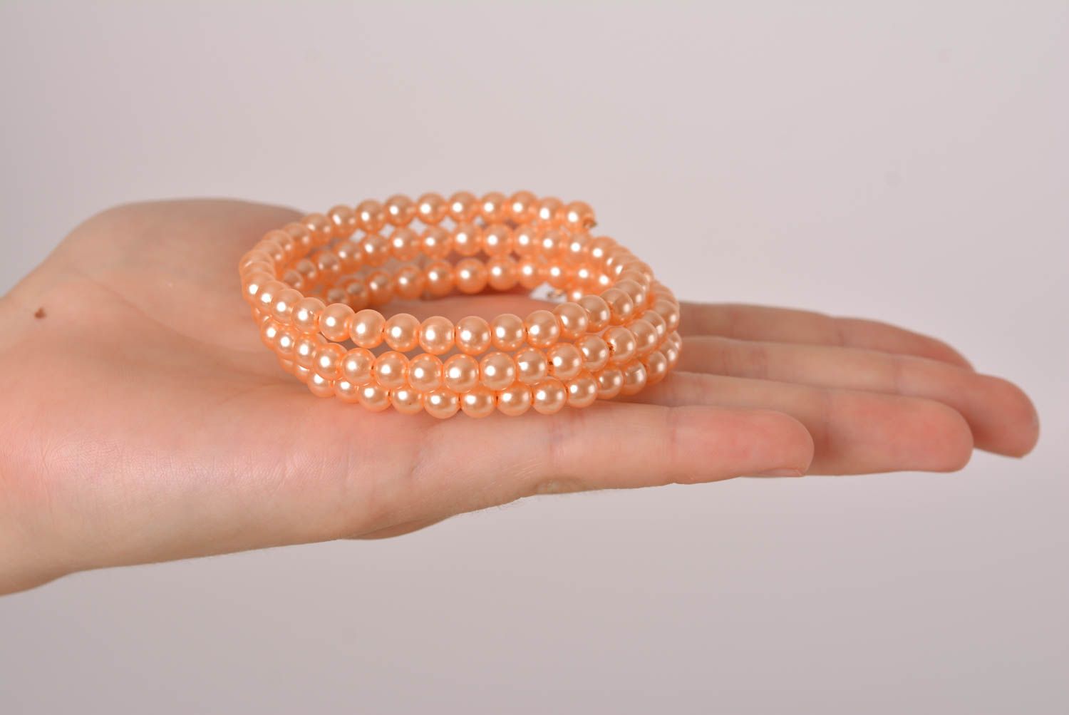 Bracciale di perle fatto a mano accessorio originale braccialetto di moda foto 3
