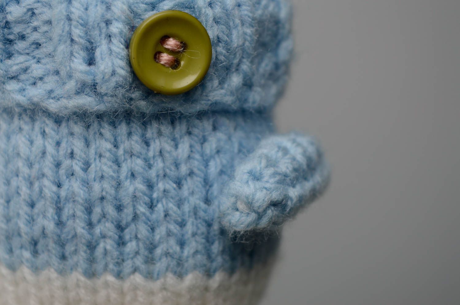 Peluche tricotée en forme de lièvre faite main photo 3