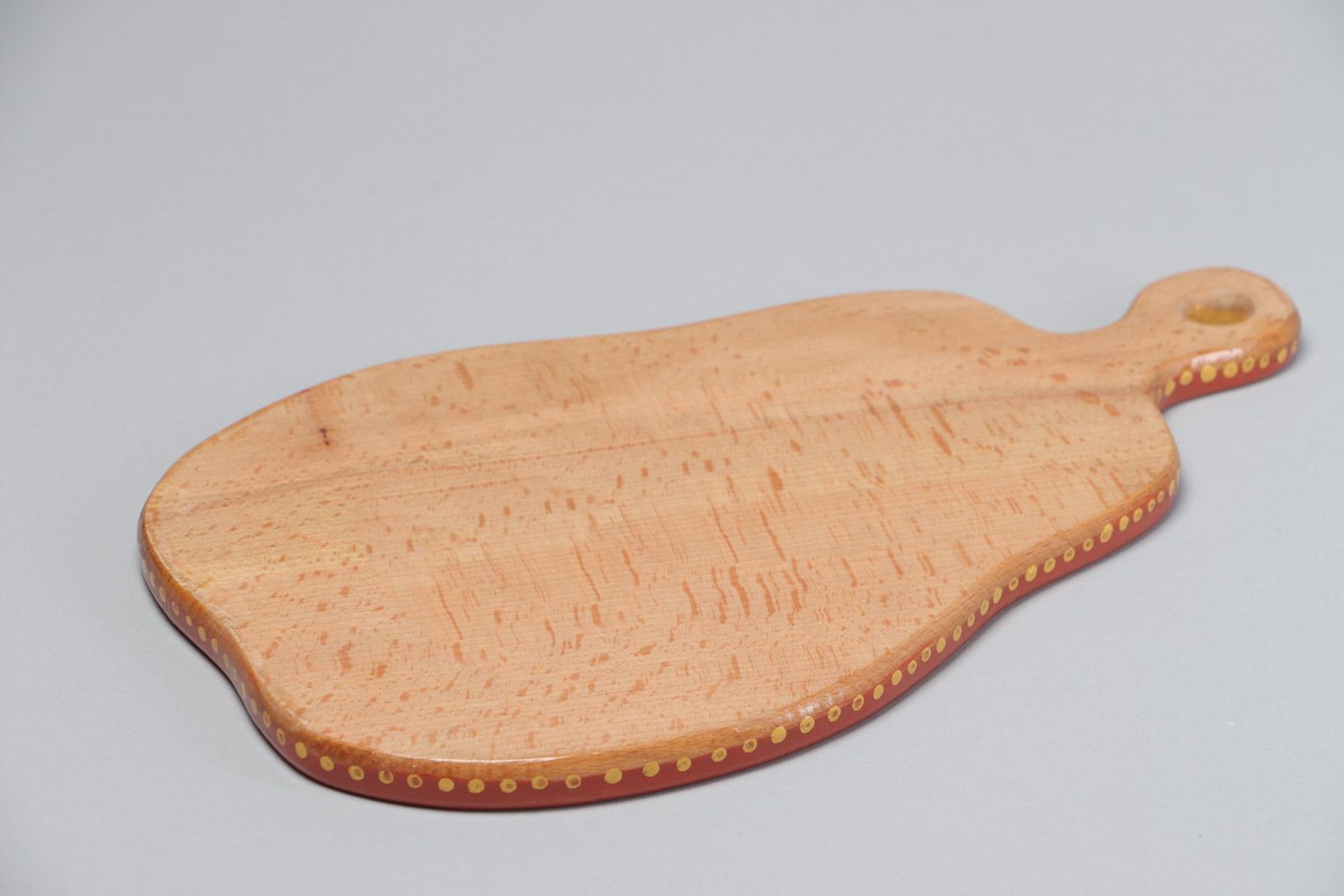 Tabla de cortar de madera pintada artesanal con forma de pera vistosa  foto 4
