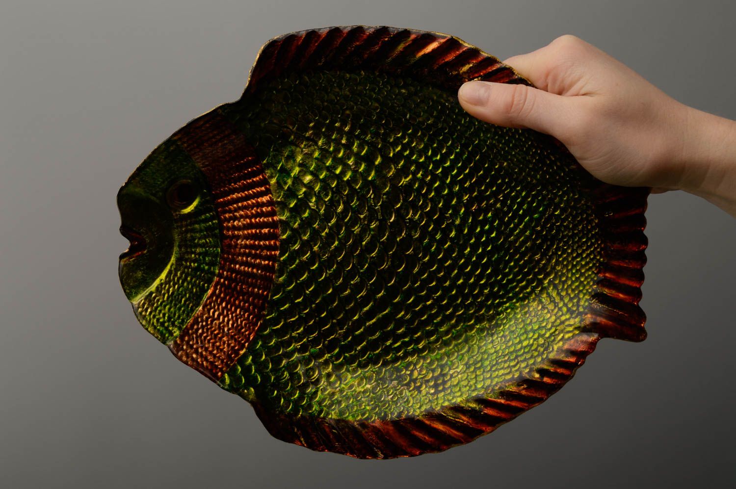 Unusual painted glass plate Fish photo 3