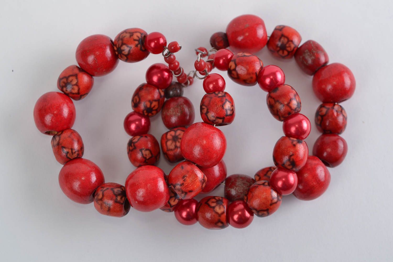 Rotes breites Damen Armband aus Holzperlen und Acrylperlen dreireihig handmade foto 3