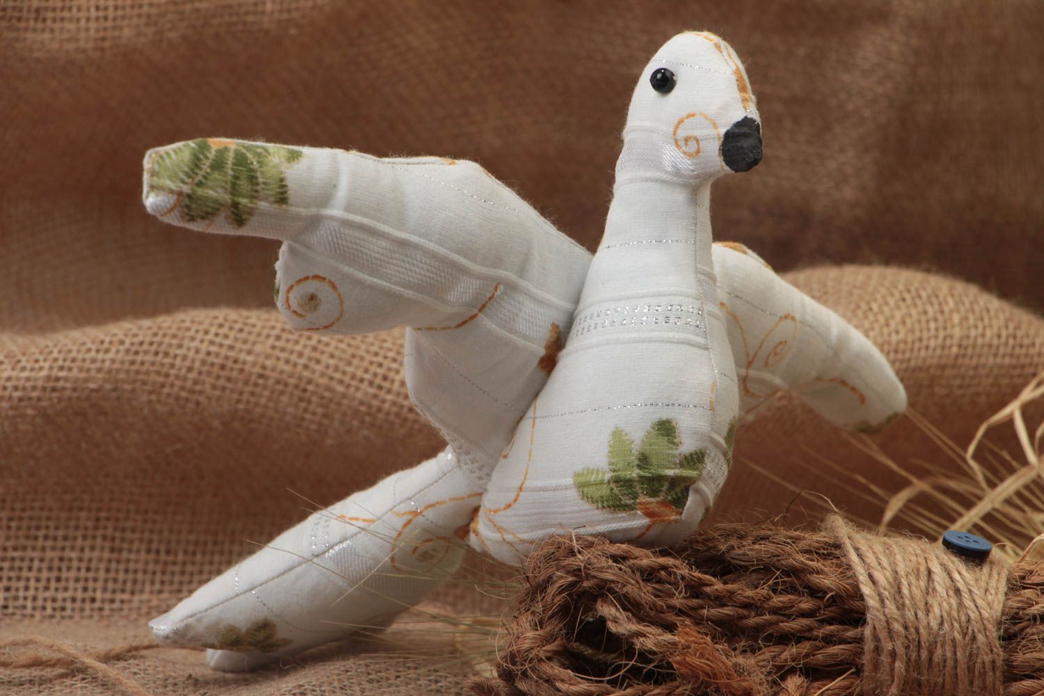 Peluche oiseau pigeon blanc en tissu faite main décoration originale pour maison photo 1