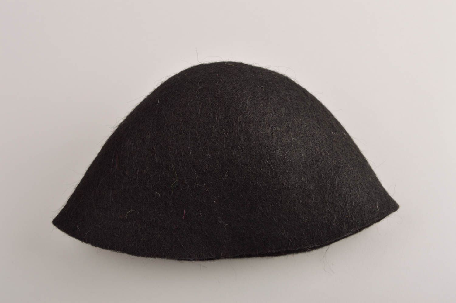 Handmade schwarze Damen Mütze Accessoire für Frauen Mütze aus Filzwolle  foto 5