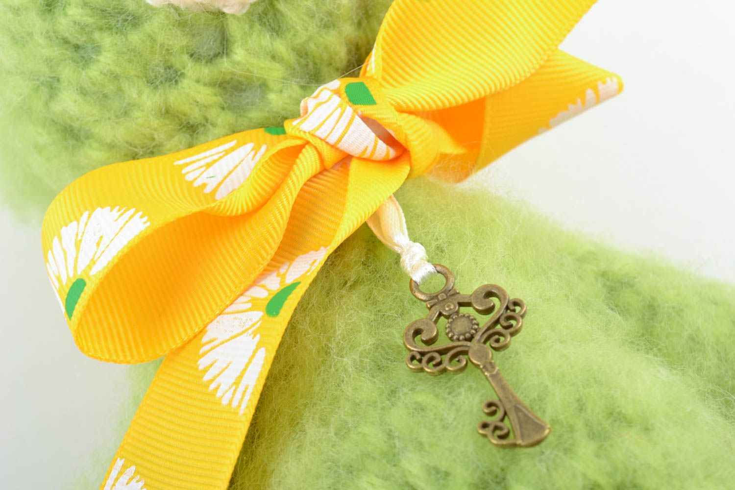 Juguete de peluche tejido artesanal de lana verde claro Osito  foto 4