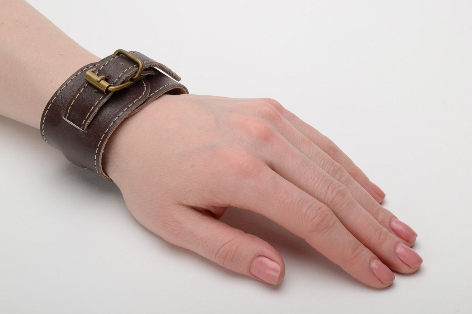 Коричневый широкий браслет на руку из натуральной кожи ручной работы унисекс фото 2