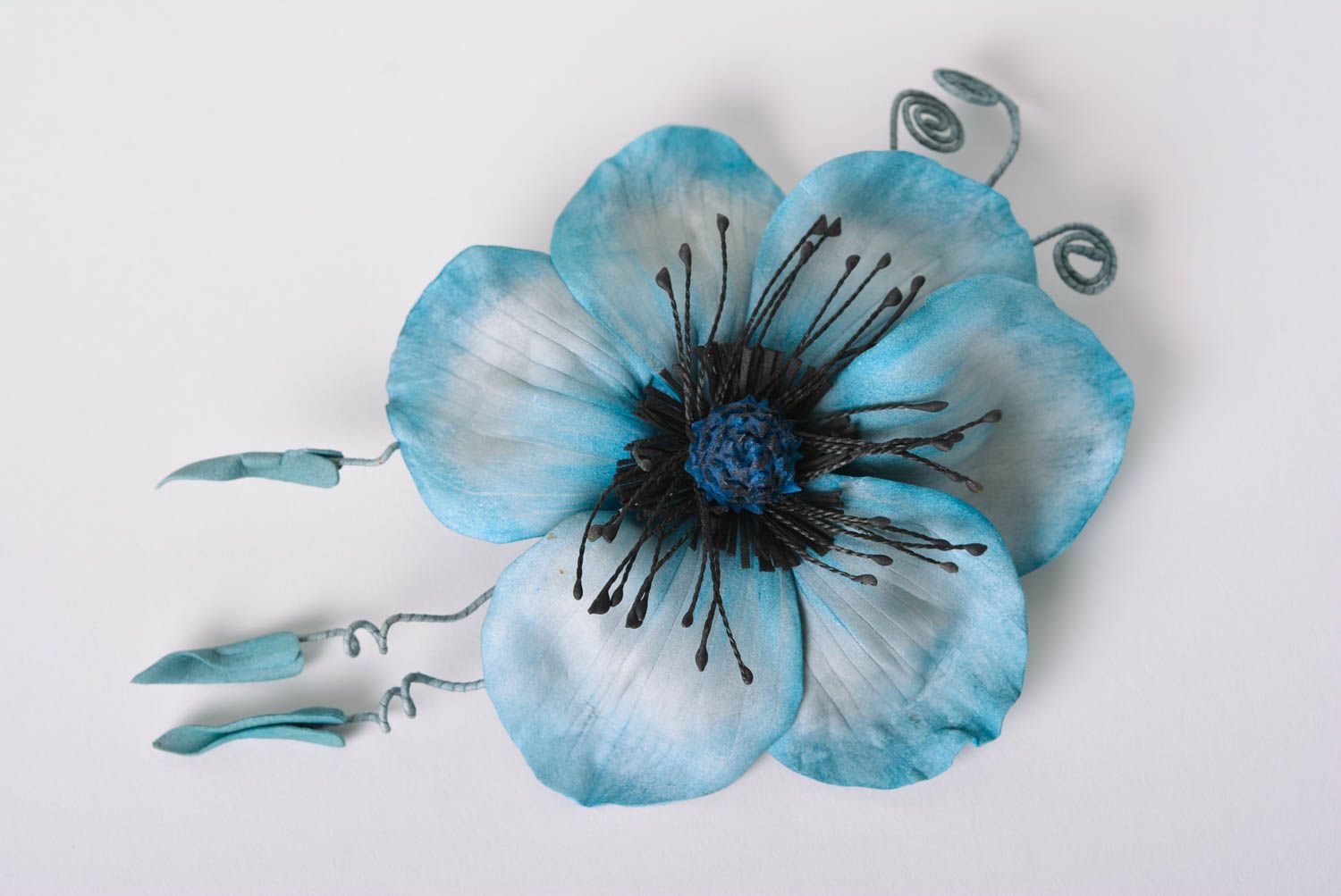 Брошь ручной работы голубой цветок из фоамирана дизайнерское украшение фото 1
