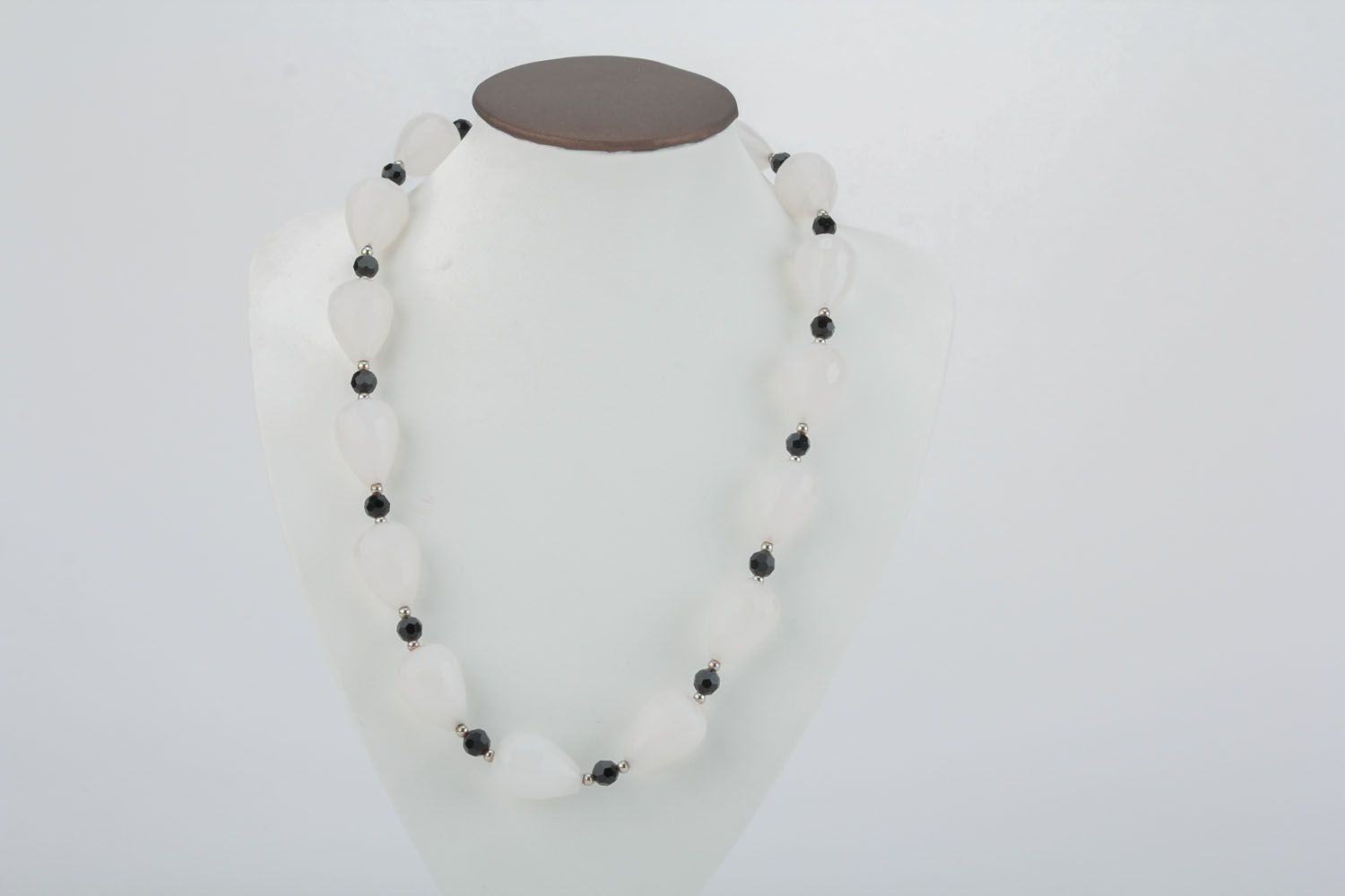 Elegant necklace with natural stones photo 3