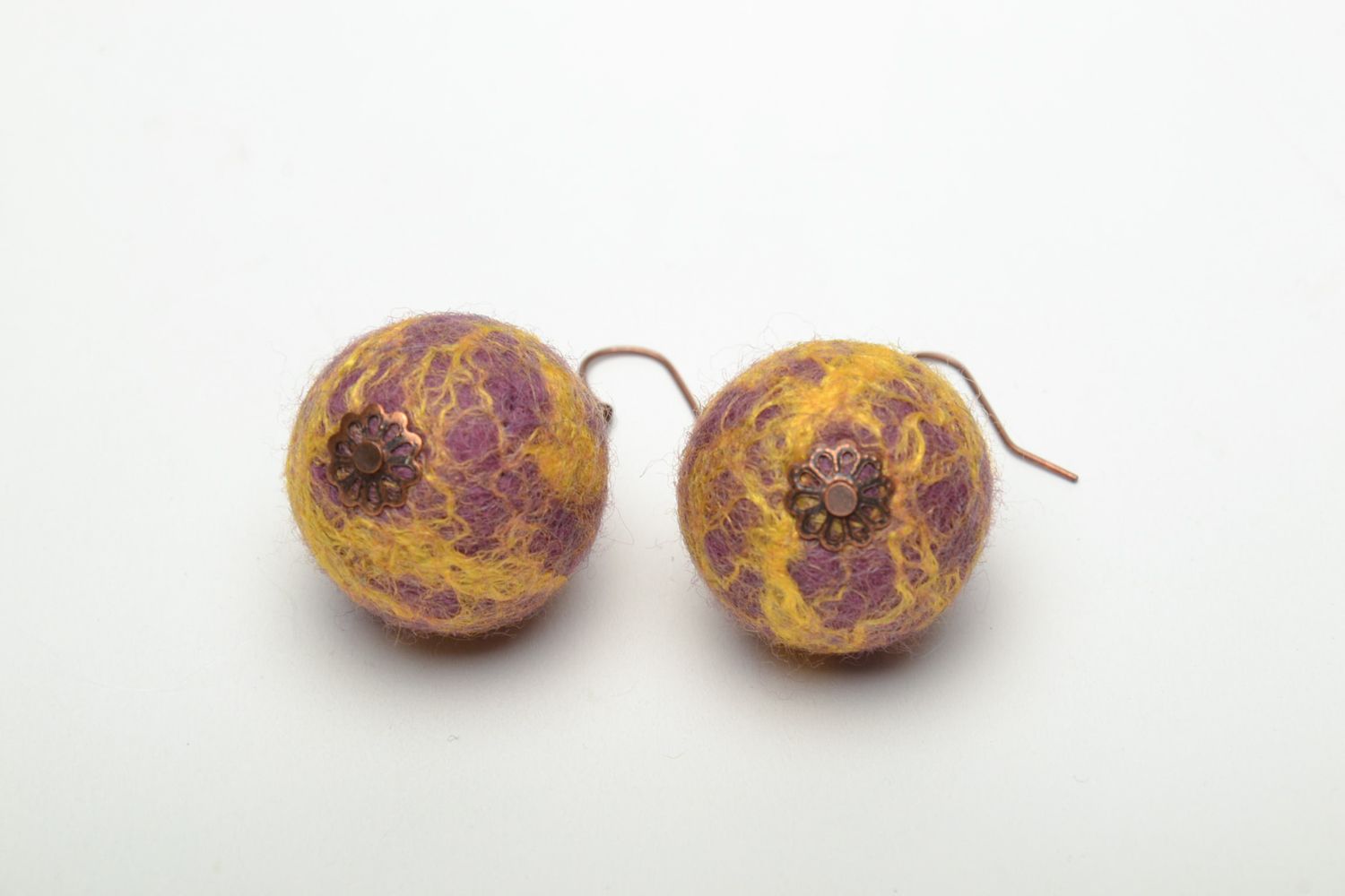 Round felted wool earrings photo 3