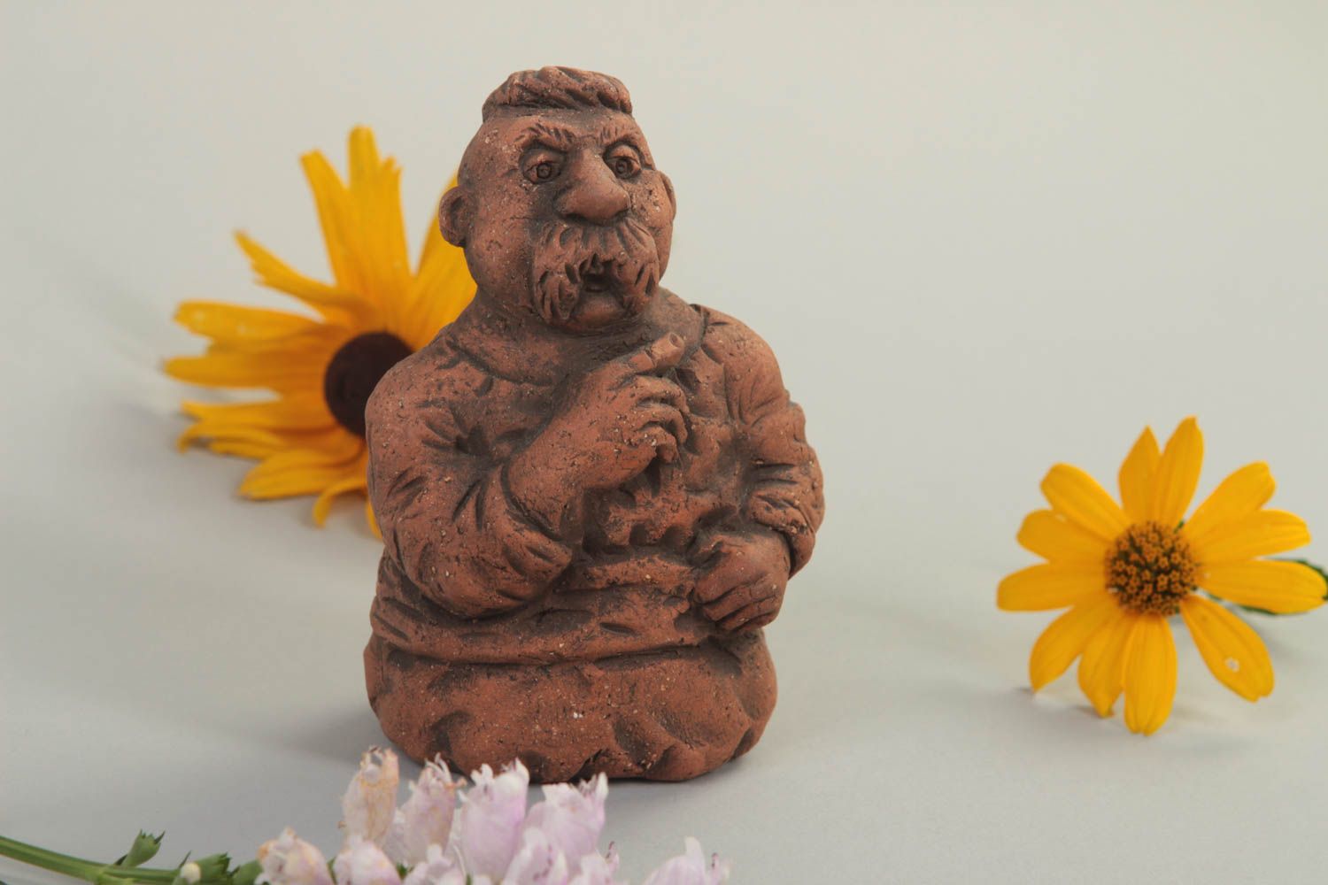 Статуэтка ручной работы глиняная статуэтка декоративная глиняная фигурка Казак фото 1