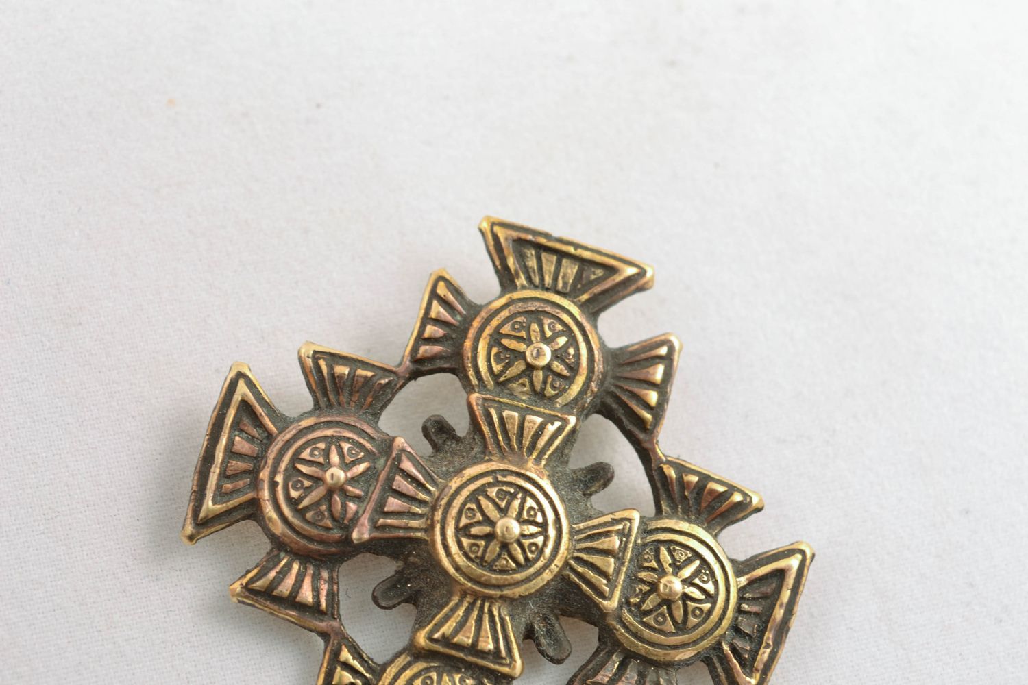 Amuleto zgard fatto a mano a forma di croce di bronza accessorio originale  foto 4