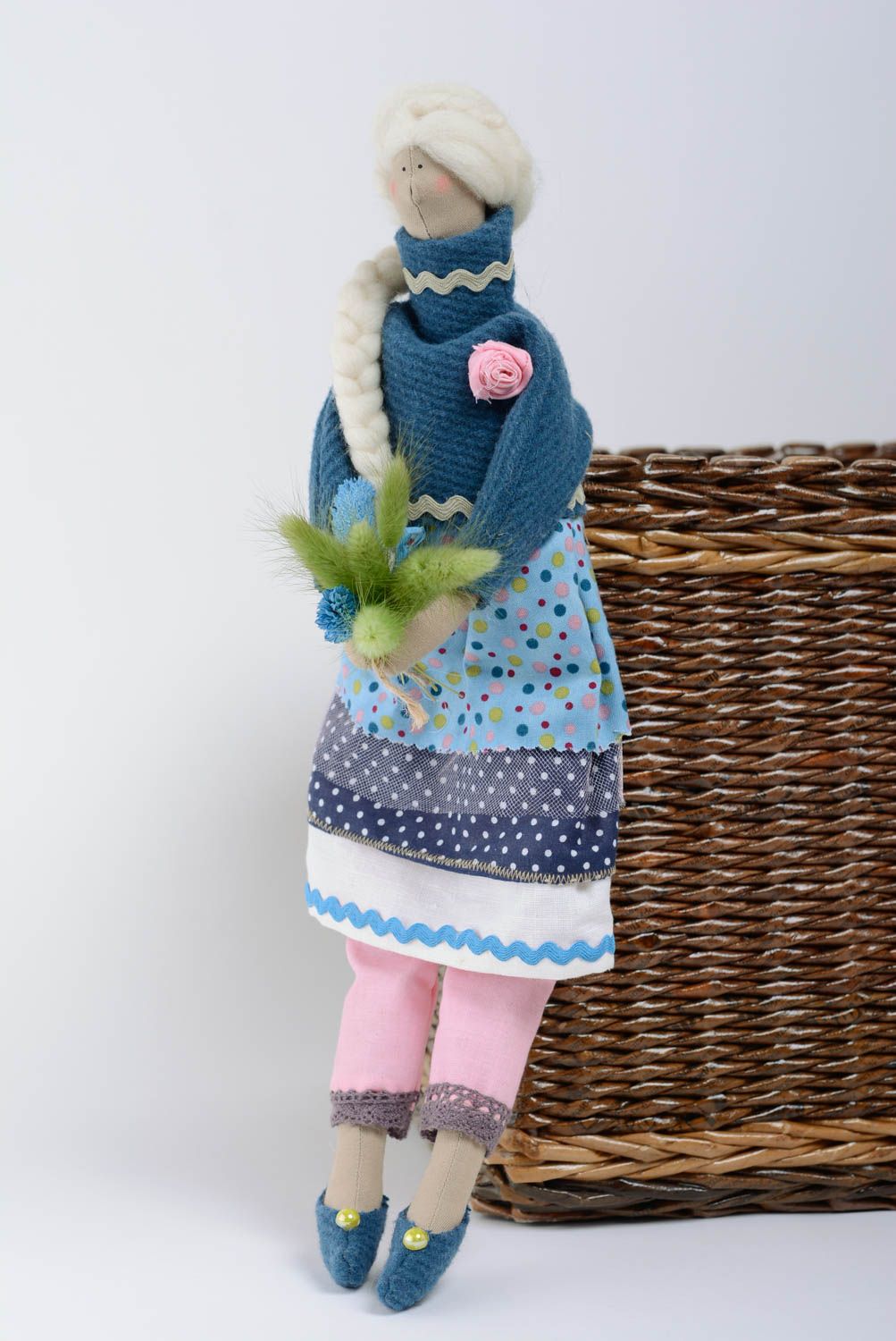 Muñeca de peluche de tela de algodón bonita infantil Niña con trenza artesanal foto 1