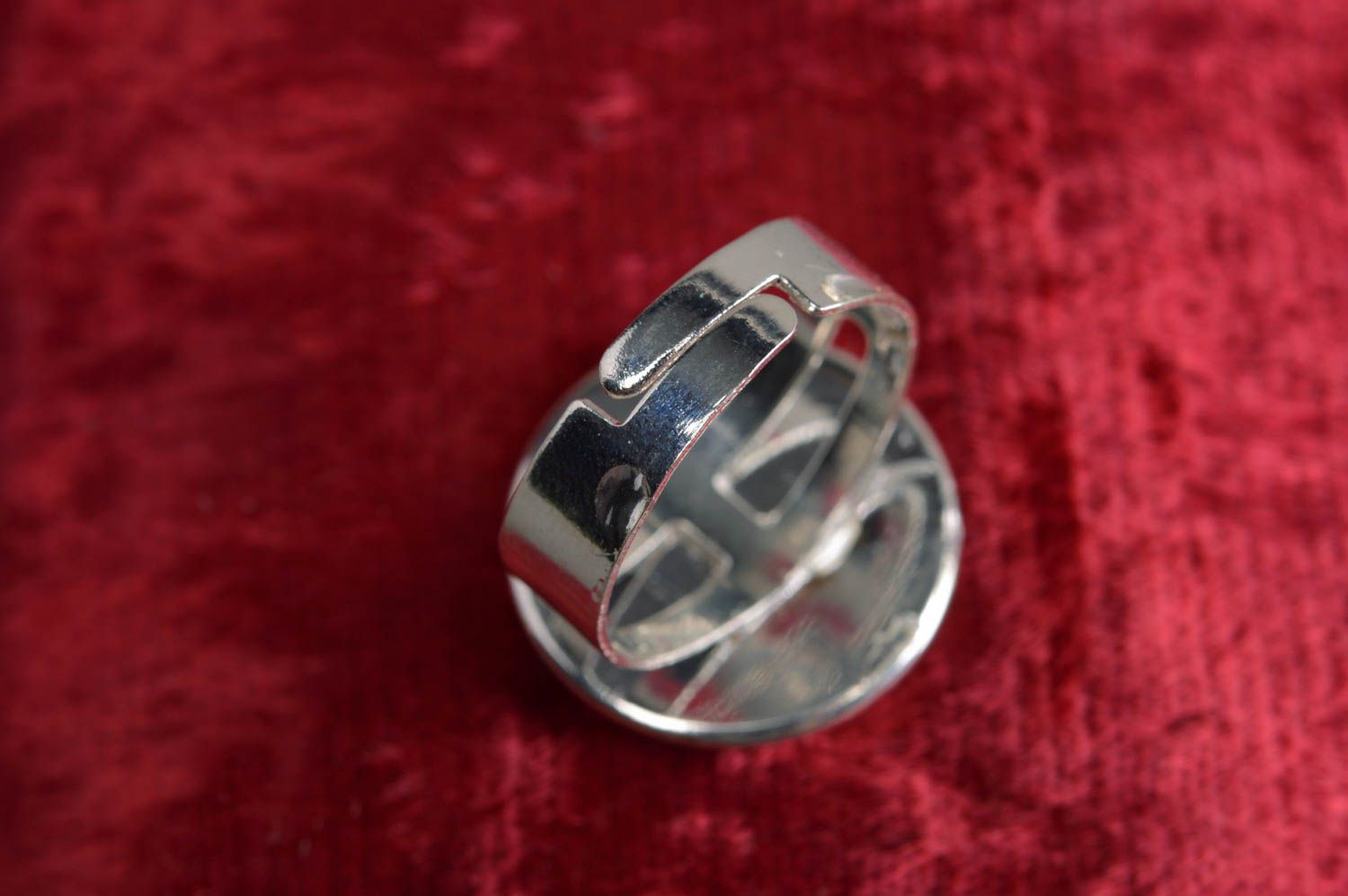 Heller handgemachter regulierbarer Decoupage Ring mit Epoxidharz auf Metallbasis foto 3