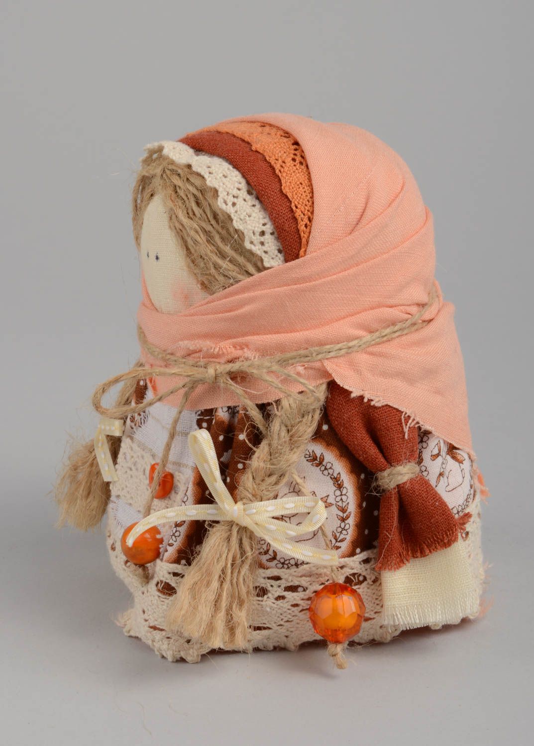 Handgemachte Ethno Puppe aus Textil mit Korn und Spitze Amulett für Haus foto 3