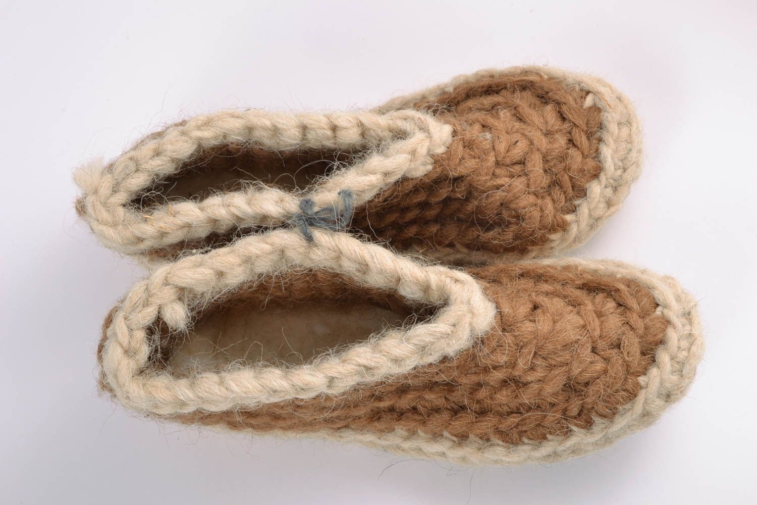 Pantuflas de lana tejidas marrones claras foto 4