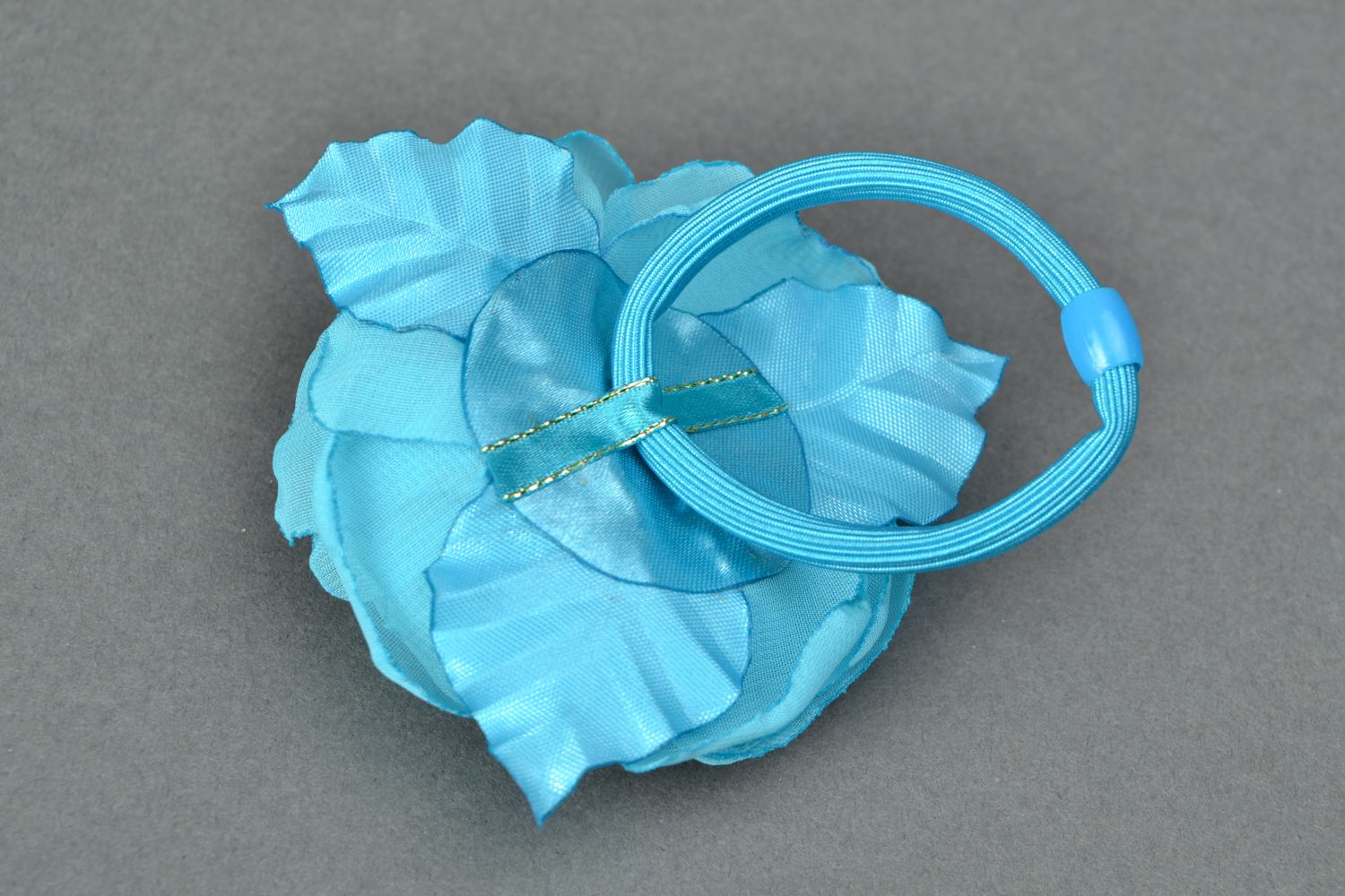 Élastique à cheveux avec fleur en mousseline de soie Pivoine bleue  photo 4
