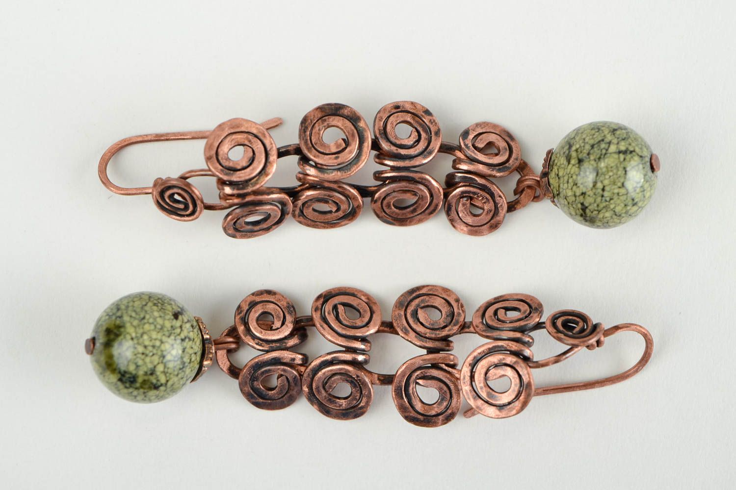 Pendientes largos con piedra natural aretes artesanales bisutería de cobre foto 4