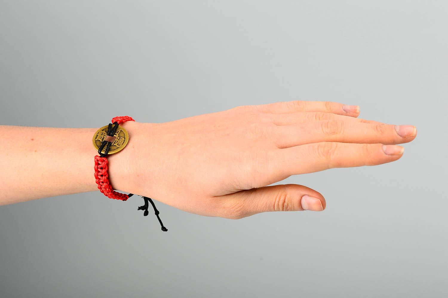 Bracelet textile Bijou fait main rouge tressé design Accessoire femme cadeau photo 2