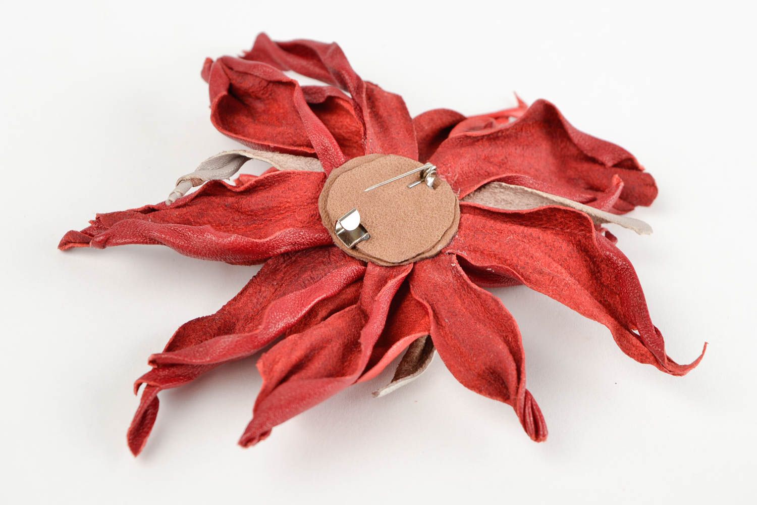 Broche hecho a mano accesorio de moda broche con flor de cuero y abalorios foto 5
