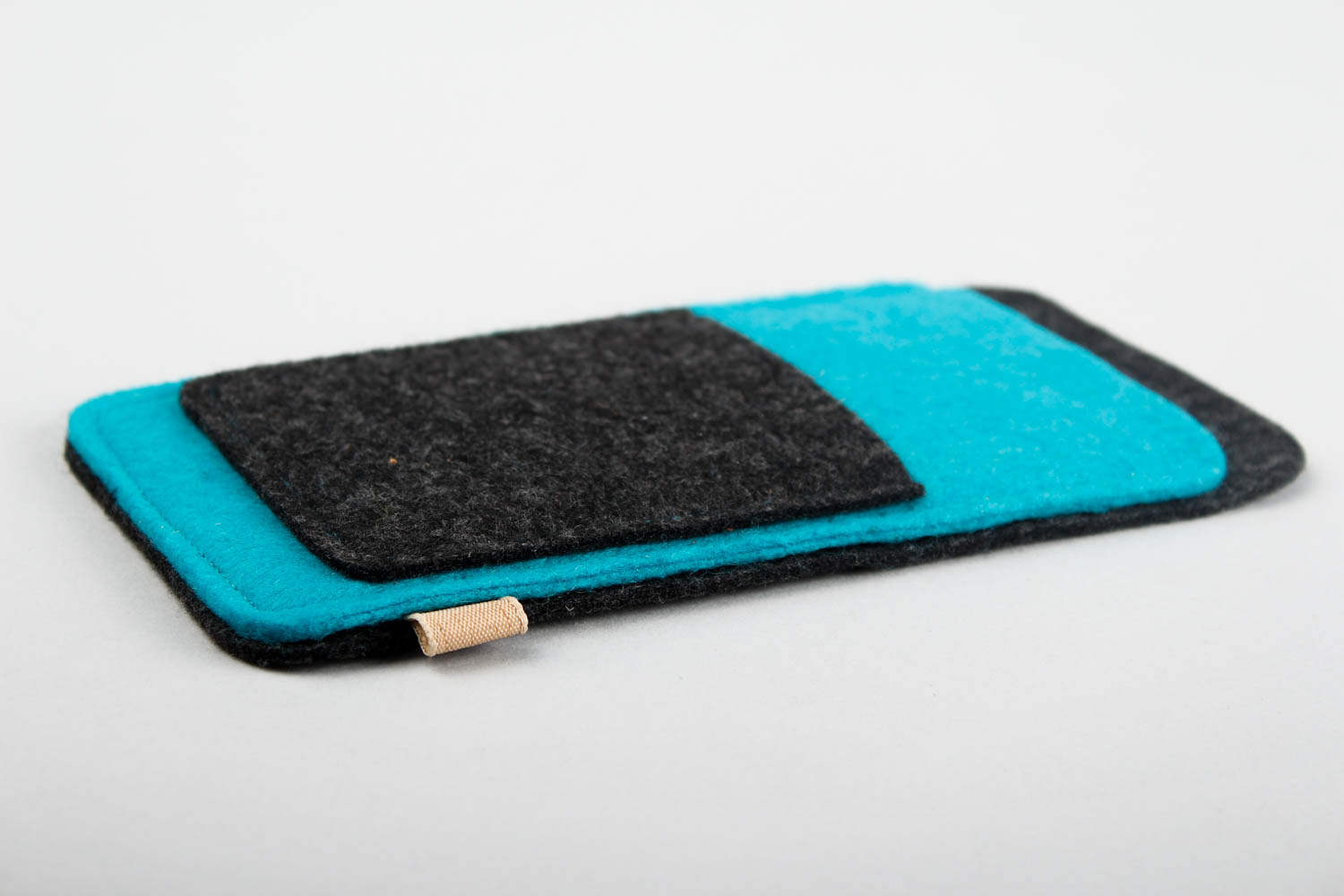 Handmade phone case phone accessories woolen phone case designer accessories photo 4