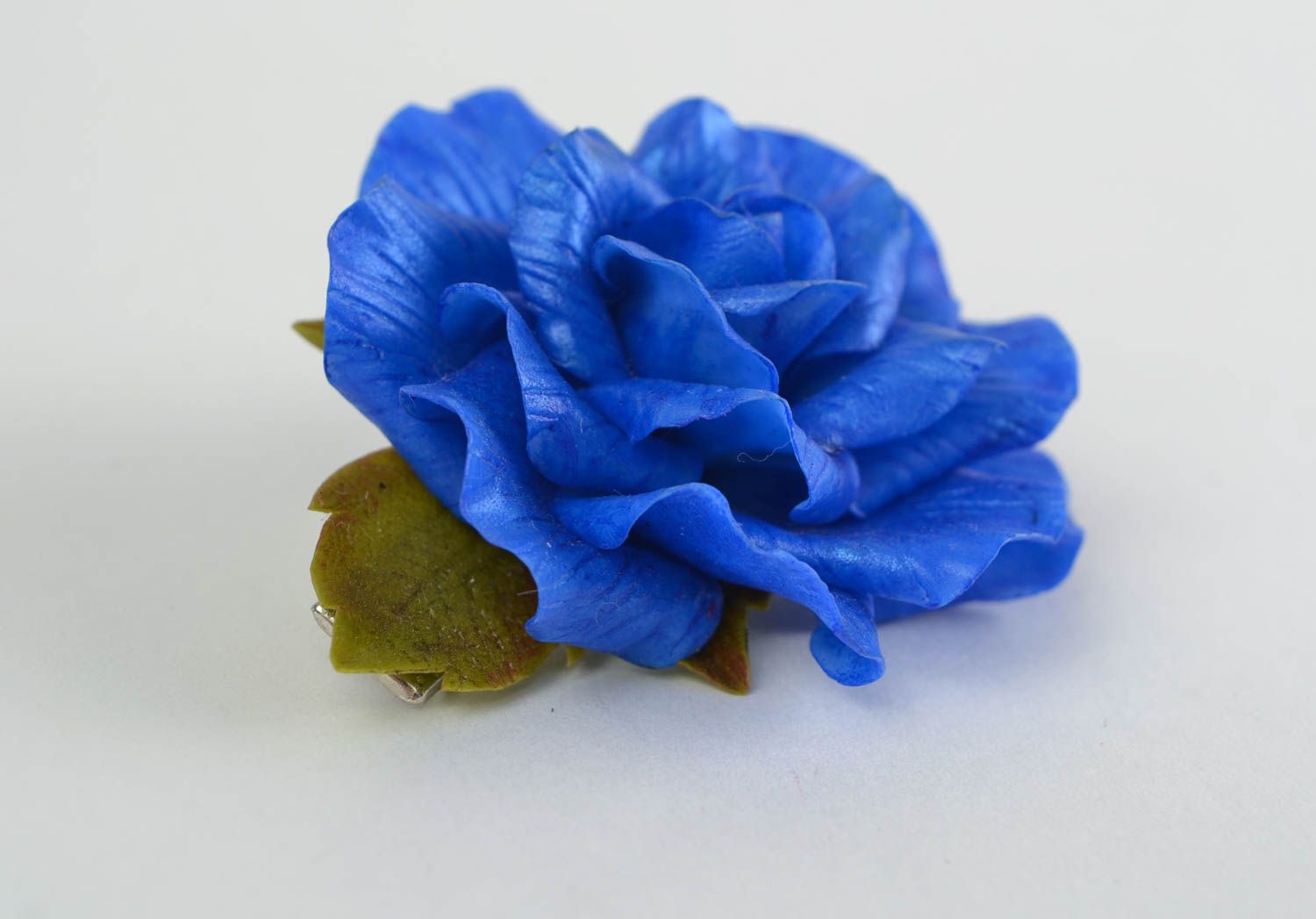 Заколка из холодного фарфора роза синяя нарядная вылепленная вручную аксессуар для волос фото 3