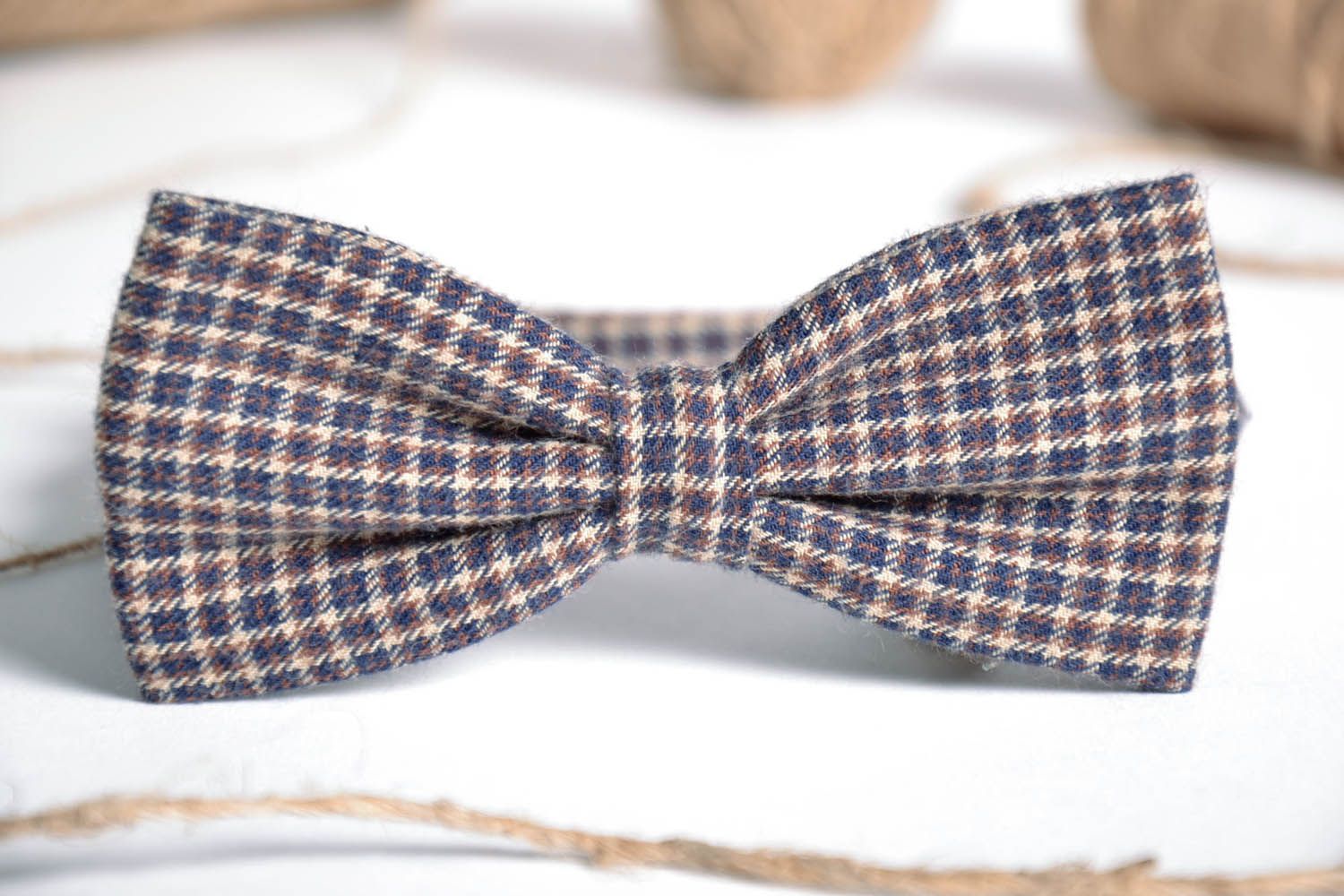 Bow tie with small check pattern photo 1