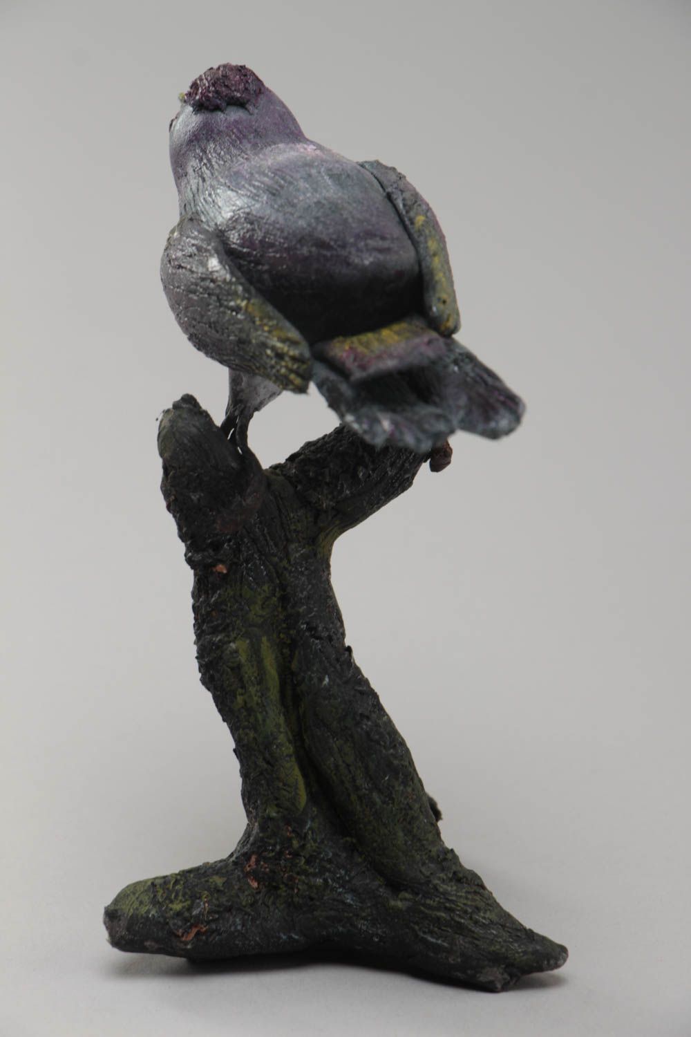 Фигурка птицы из полимерной глины на дереве небольшая красивая ручной работы фото 4