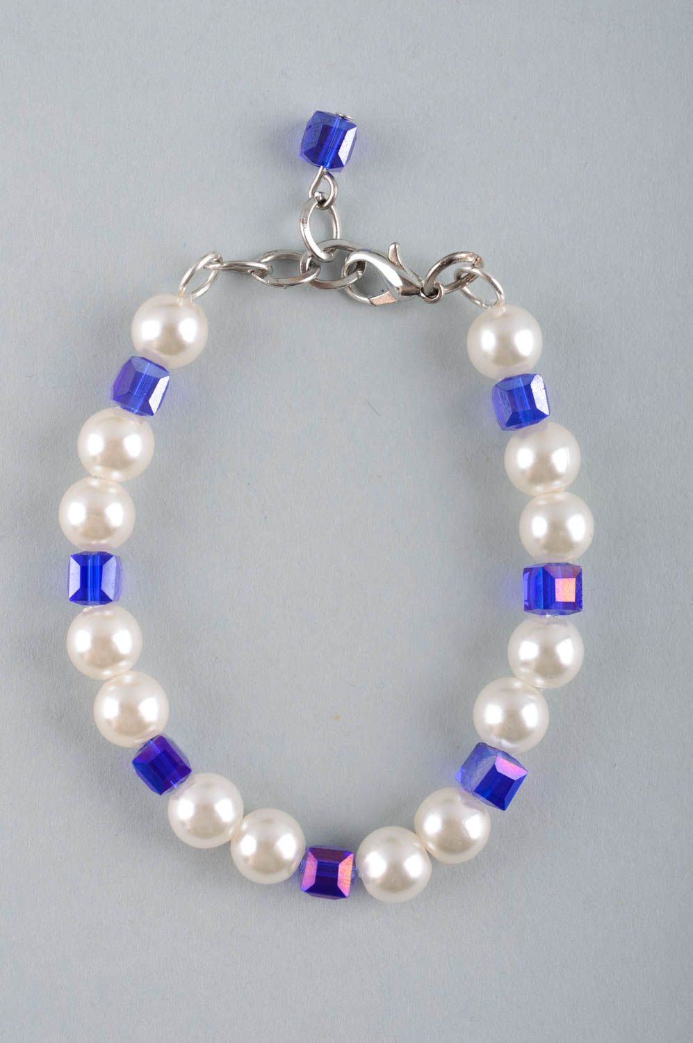 White and blue beads chain bracelet for young girls photo 2