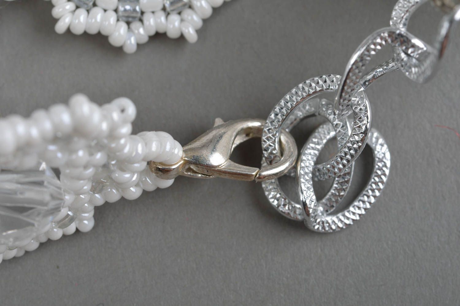 Bracelet en perles de rocaille fait main blanc ajouré accessoire femme photo 4