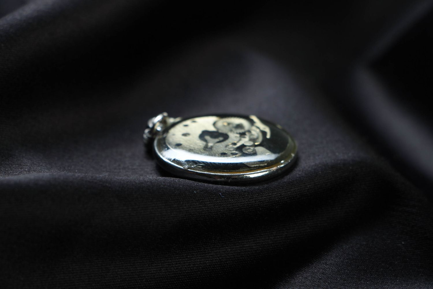 Steampunk pendant with clock mechanism photo 2