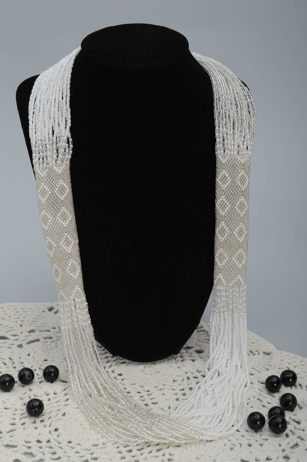 Collier perles de rocaille Bijou fait main blanche Accessoire pour femme photo 1