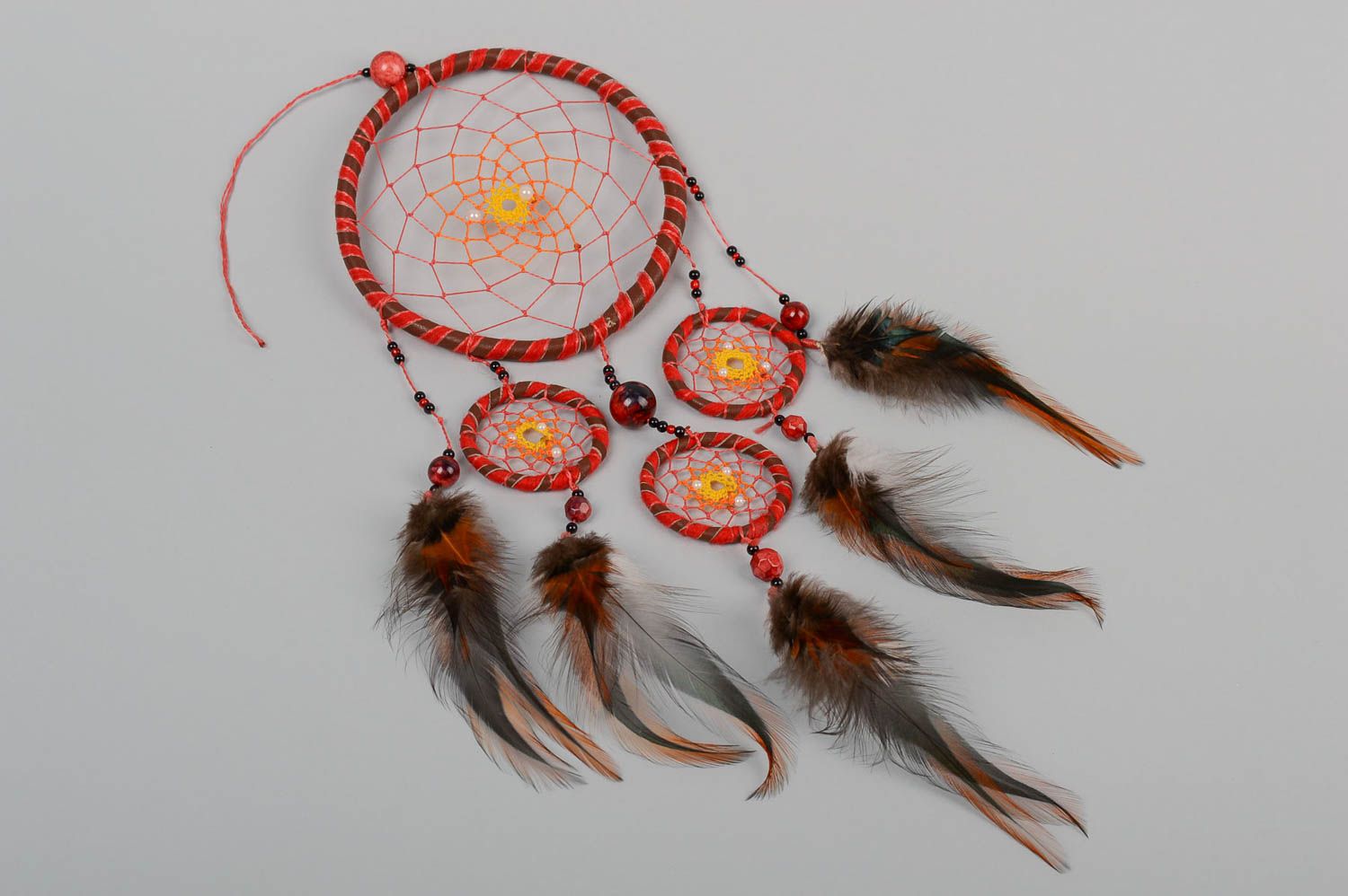 Atrapasueños artesanal rojo con plumas colgante decorativo adorno para pared foto 1