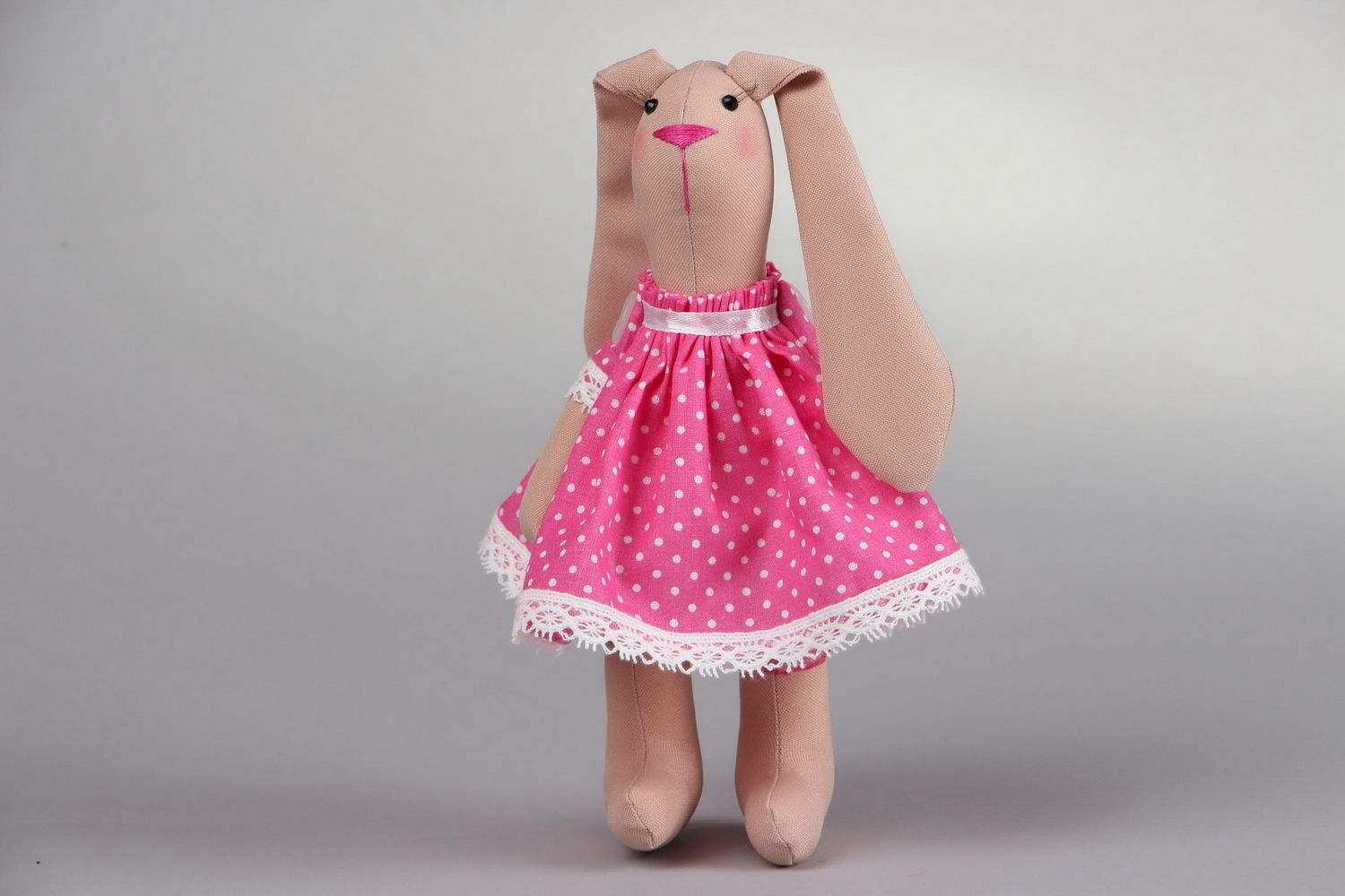 Puppe Hase im rosa Kleid foto 2
