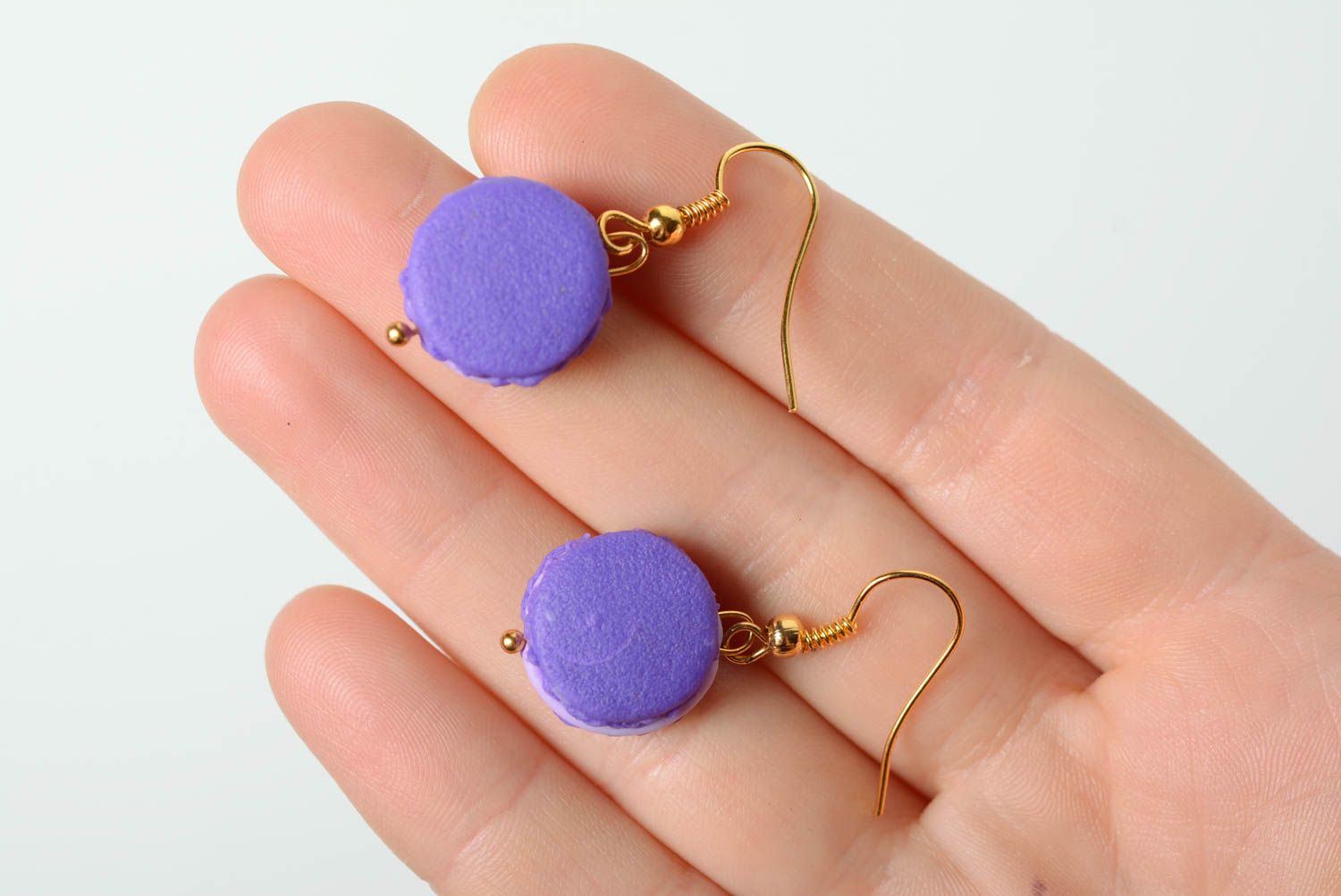 Boucles d'oreilles en pâte polymère faites main violettes macarons bijoux photo 3