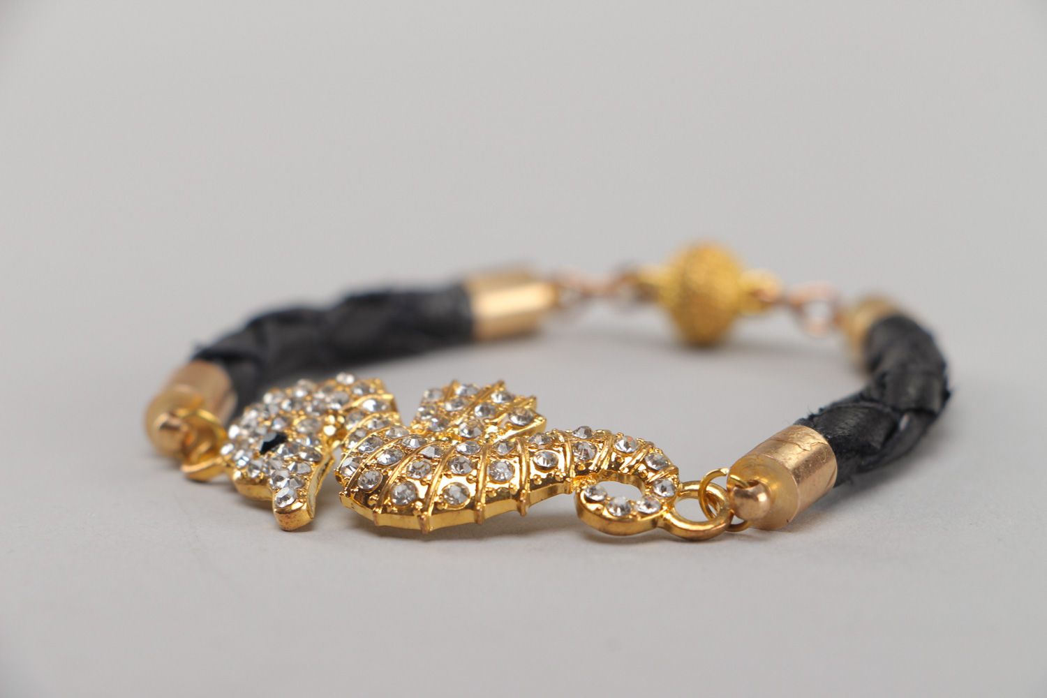 Bracelet en cuir naturel fait main noir pendentif en métal et strass Hippocampe photo 3