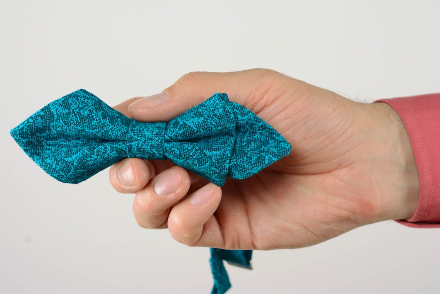 Gravata-borboleta feita à mão em cor de água-marinha foto 5